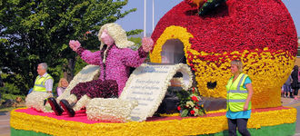 Sir Isaac Newton at Spalding Flower Festival